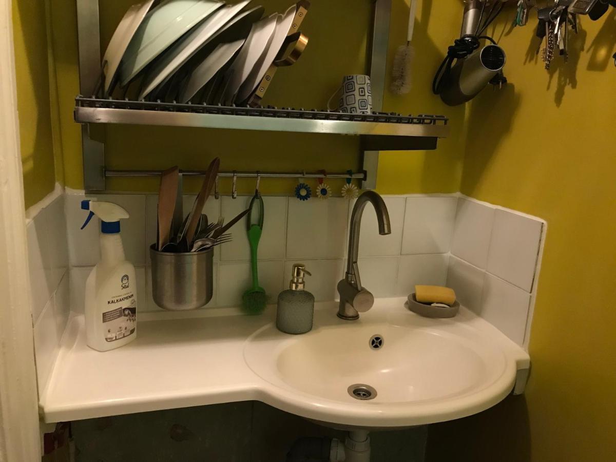 Cozy Condo For Up To 3 Travellers, With Kitchen And Bath Riga Exterior photo